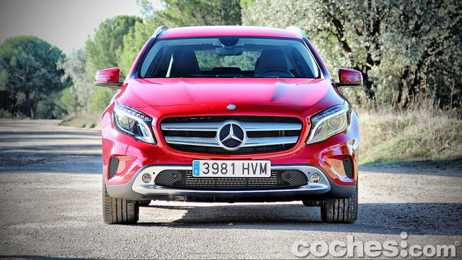 Mercedes_Benz_GLA_005
