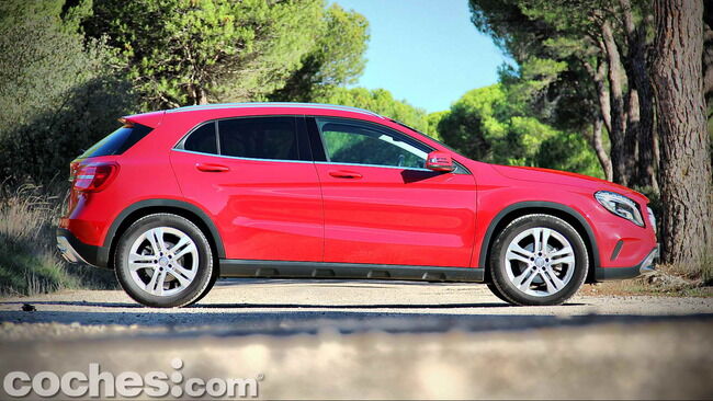 Mercedes_Benz_GLA_009