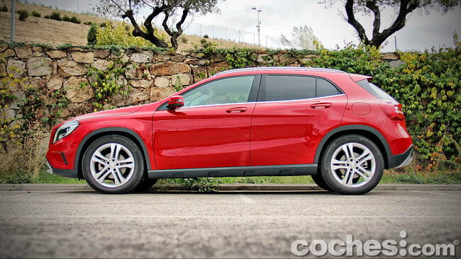 Mercedes_Benz_GLA_011