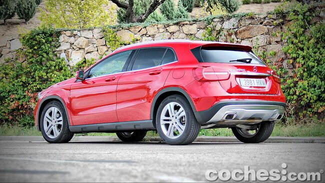 Mercedes_Benz_GLA_013