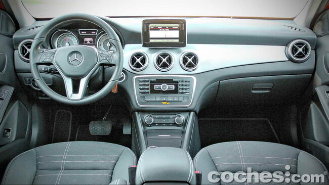 Mercedes_Benz_GLA_018