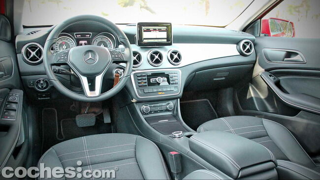 Mercedes_Benz_GLA_019