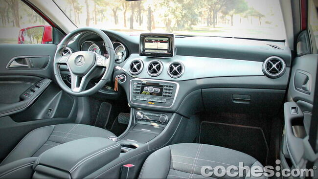 Mercedes_Benz_GLA_020