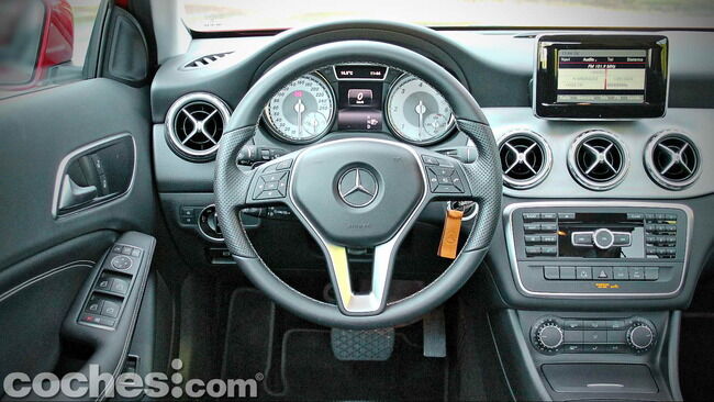 Mercedes_Benz_GLA_023
