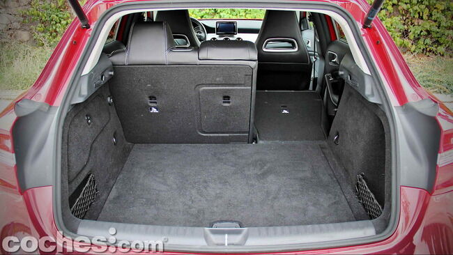 Mercedes_Benz_GLA_037