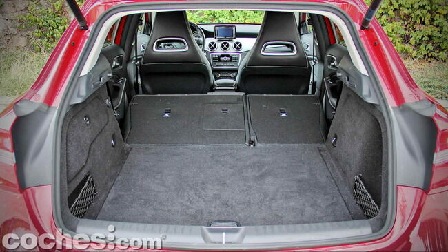 Mercedes_Benz_GLA_038