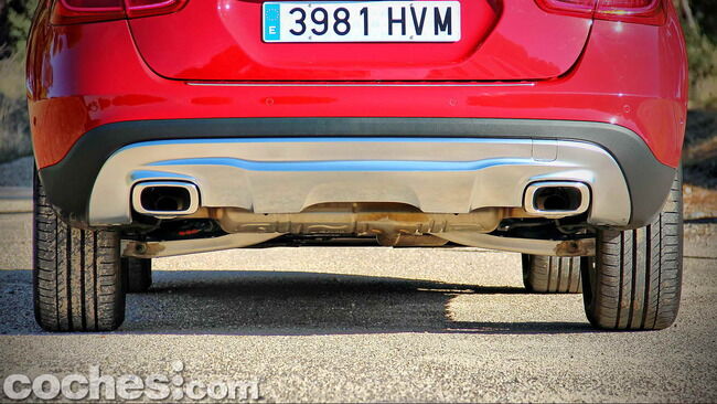 Mercedes_Benz_GLA_041