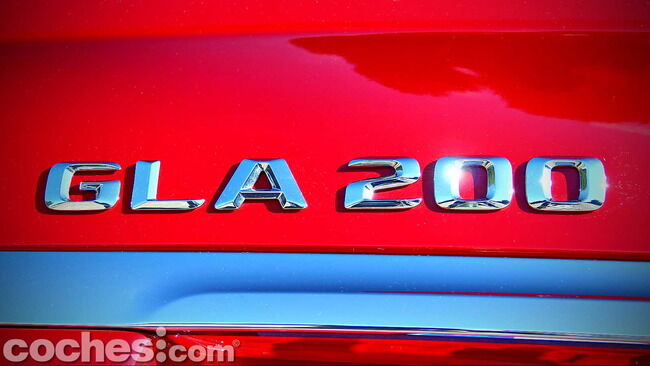 Mercedes_Benz_GLA_045