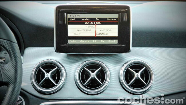 Mercedes_Benz_GLA_048