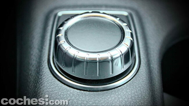 Mercedes_Benz_GLA_051