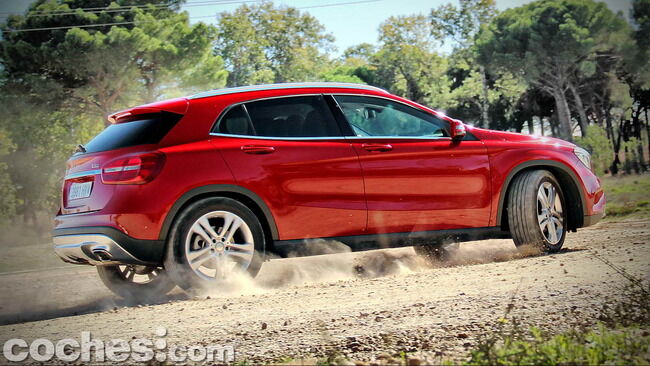 Mercedes_Benz_GLA_072