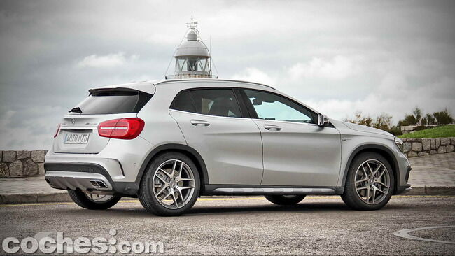 Mercedes_Benz_GLA_45_AMG_4Matic_010