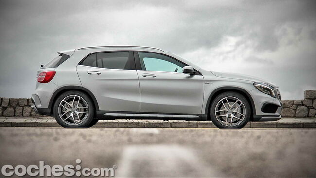 Mercedes_Benz_GLA_45_AMG_4Matic_012