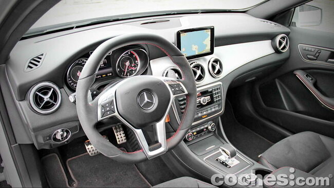 Mercedes_Benz_GLA_45_AMG_4Matic_014