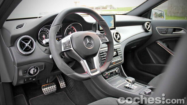 Mercedes_Benz_GLA_45_AMG_4Matic_015