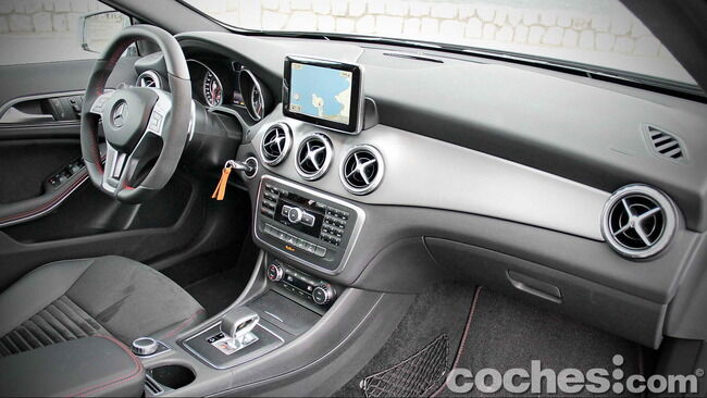 Mercedes_Benz_GLA_45_AMG_4Matic_016