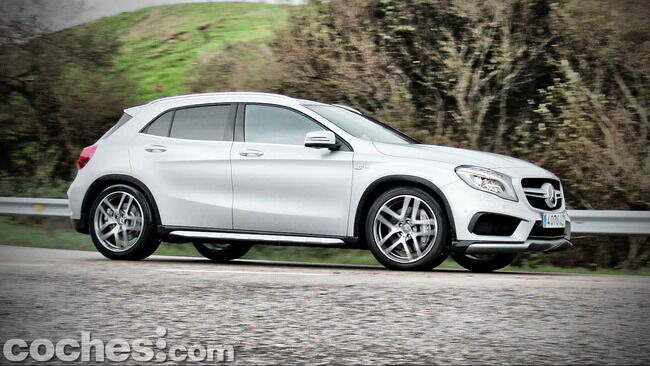Mercedes_Benz_GLA_45_AMG_4Matic_040