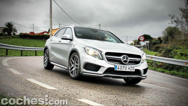 Mercedes_Benz_GLA_45_AMG_4Matic_047