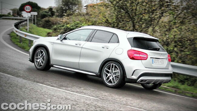 Mercedes_Benz_GLA_45_AMG_4Matic_054