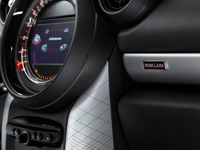 MINI Countryman Park Lane 2015 02