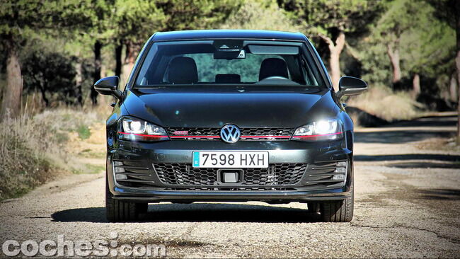 Volkswagen_Golf_GTI_Performance_005