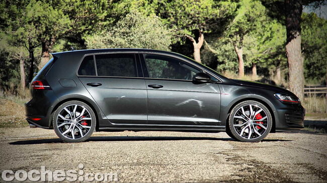Volkswagen_Golf_GTI_Performance_007