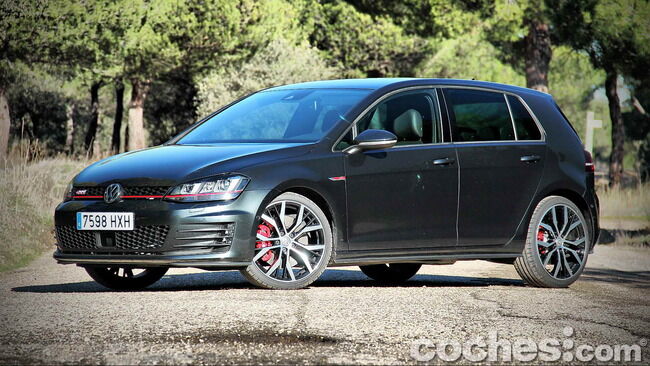 Volkswagen_Golf_GTI_Performance_008