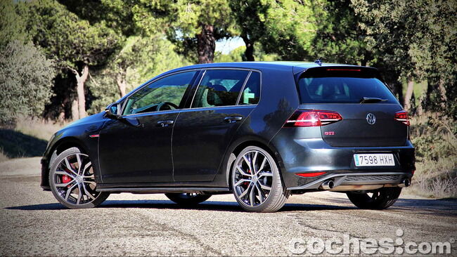 Volkswagen_Golf_GTI_Performance_009
