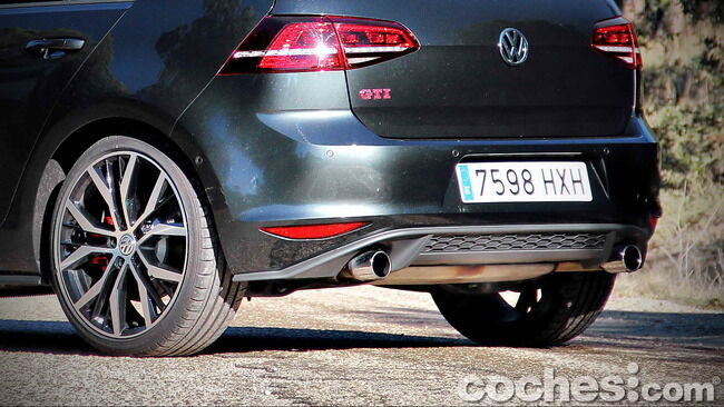 Volkswagen_Golf_GTI_Performance_011