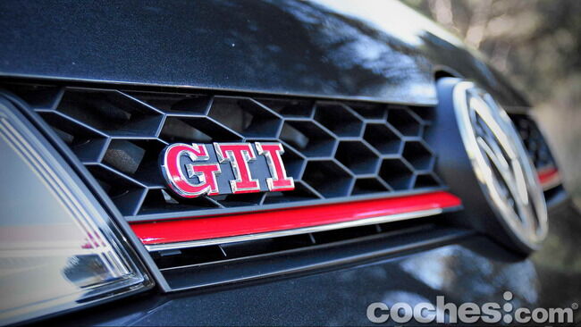 Volkswagen_Golf_GTI_Performance_012