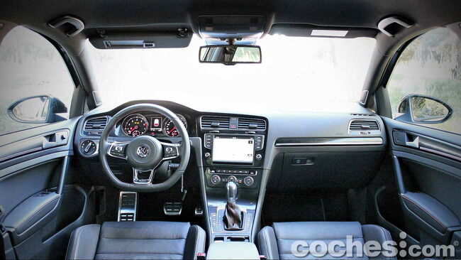 Volkswagen_Golf_GTI_Performance_018