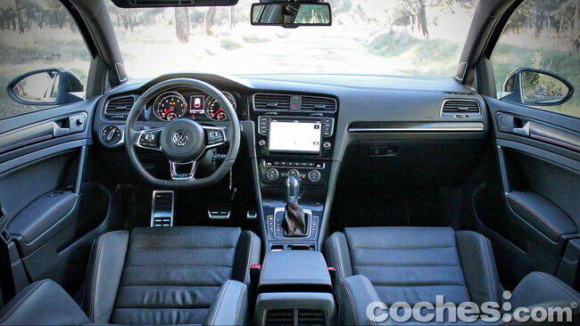 Volkswagen_Golf_GTI_Performance_019