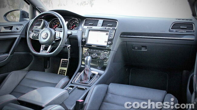 Volkswagen_Golf_GTI_Performance_022