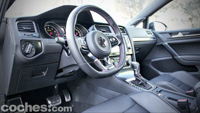 Volkswagen_Golf_GTI_Performance_025