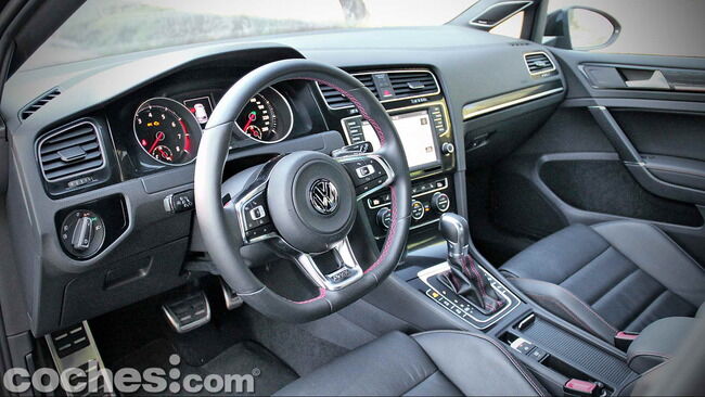 Volkswagen_Golf_GTI_Performance_026