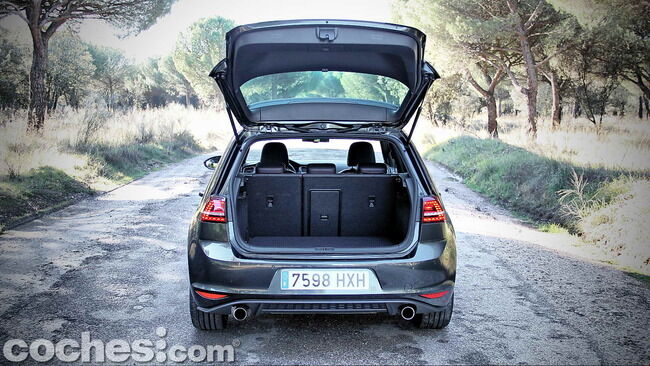 Volkswagen_Golf_GTI_Performance_033