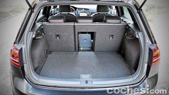 Volkswagen_Golf_GTI_Performance_037