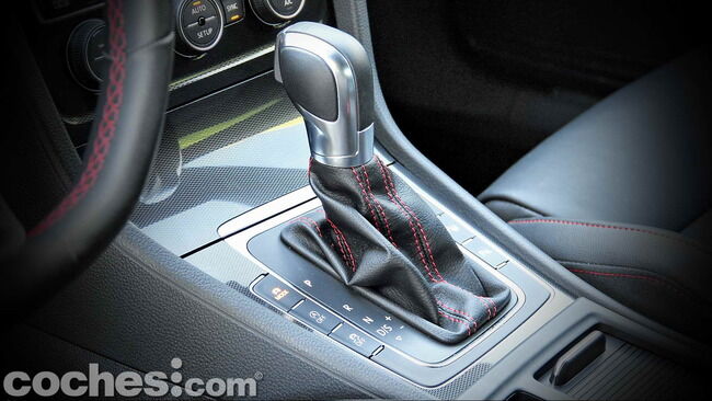 Volkswagen_Golf_GTI_Performance_042