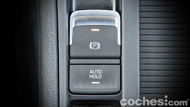 Volkswagen_Golf_GTI_Performance_049