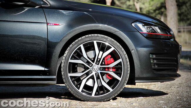 Volkswagen_Golf_GTI_Performance_052