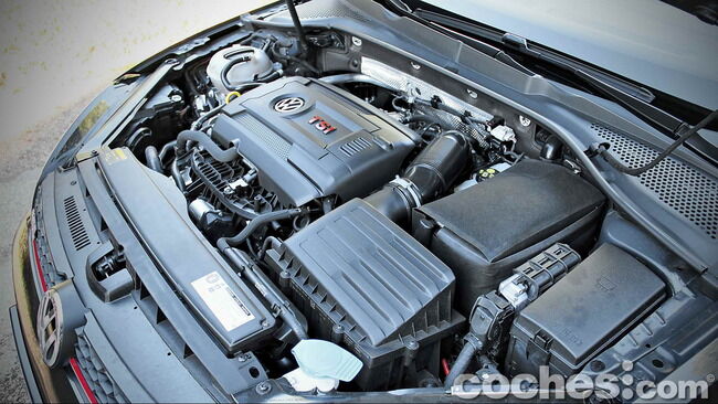 Volkswagen_Golf_GTI_Performance_056