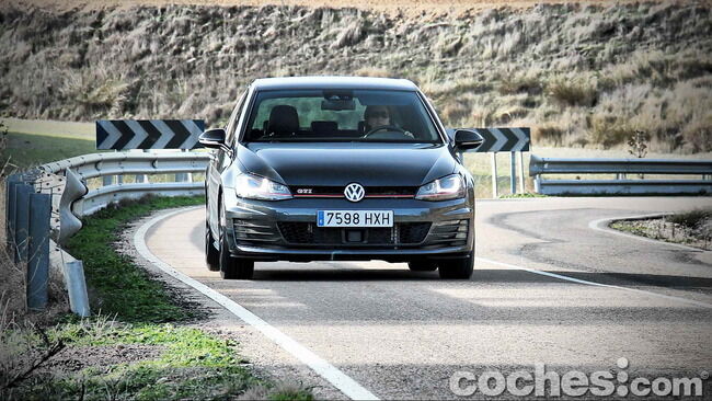 Volkswagen_Golf_GTI_Performance_065