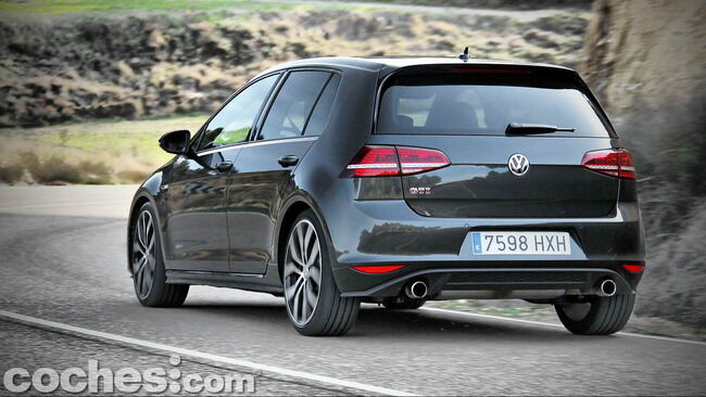 Volkswagen_Golf_GTI_Performance_072