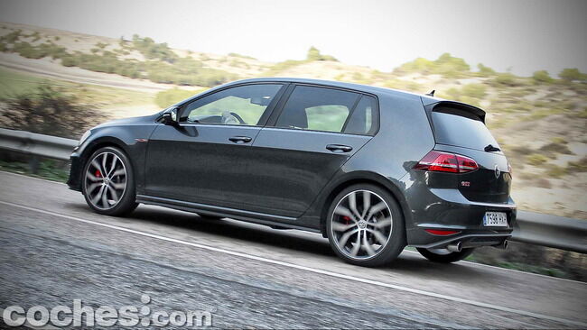 Volkswagen_Golf_GTI_Performance_081