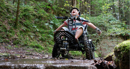 Crean una silla de ruedas eléctrica y todoterreno