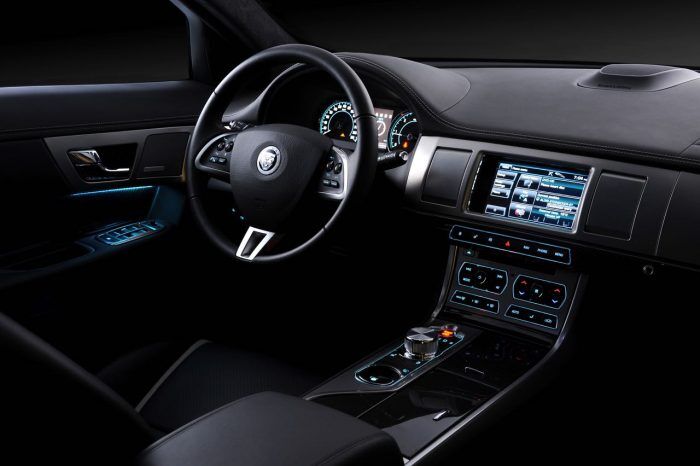 Jaguar XF 2011 Interior 2 700x466