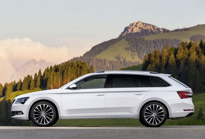 Skoda Superb Combi 2015 08