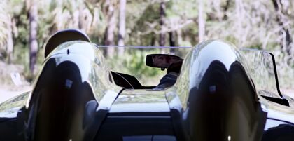 Stirling Moss monta de nuevo al Mercedes 300 SLR invencible