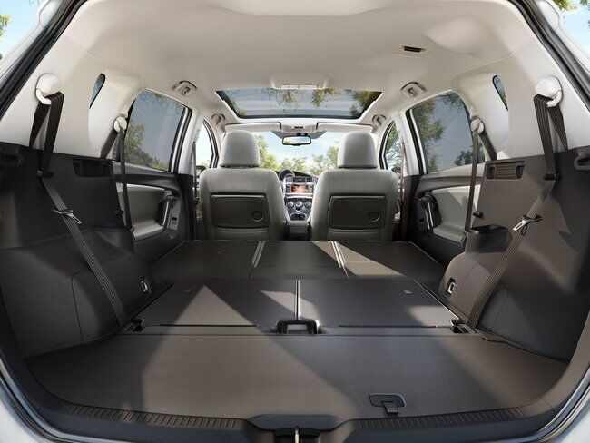 Toyota Verso 2015 maletero 01