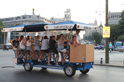Llegan las bici-birras, mezcla de alcohol y pedales